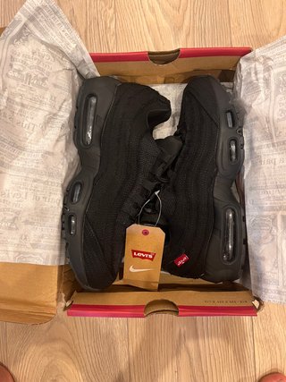 Airmax 95 x Levis Negras Talla 43