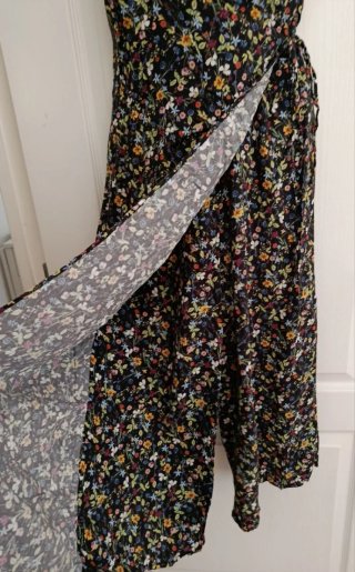 Mono falda pantalón floral negro Stradivarius T.M