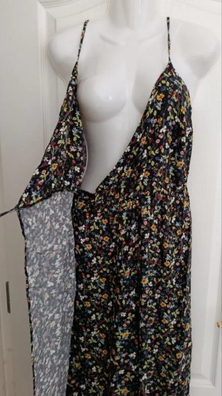 Mono falda pantalón floral negro Stradivarius T.M
