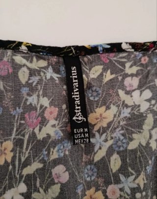 Mono falda pantalón floral negro Stradivarius T.M