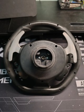 Volante Thrustmaster
