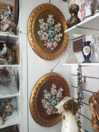 Pareja de ramos de porcelana