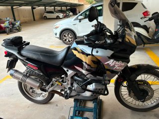 Honda Africa Twin 750 RD07 Negra/Dorada