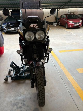 Honda Africa Twin 750 RD07 Negra/Dorada
