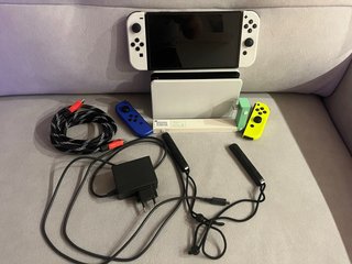 Nintendo Switch OLED + 2 controller e accessori
