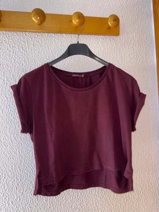 Camiseta corta Bershka burdeos