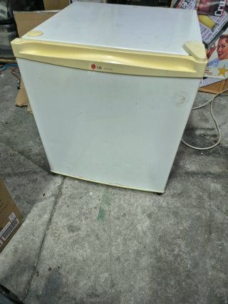 NEVERA LG MINIBAR GC-051SS, CON CONGELADOR