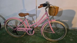 Bicicleta Capri rosa con cesta