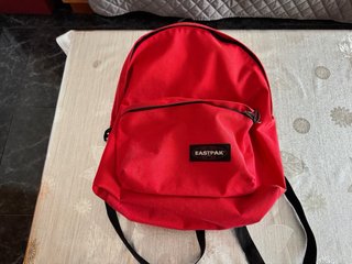 Mochila Eastpak Roja + 3 estuches