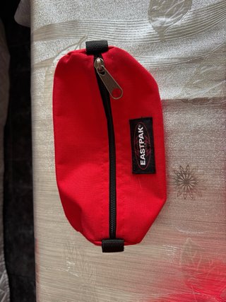 Mochila Eastpak Roja + 3 estuches