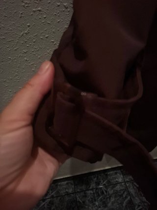 Gabardina con capucha deportiva marrón