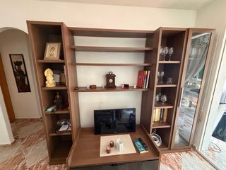 Mueble de salón madera y cristal