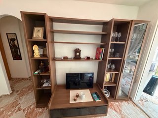Mueble de salón madera y cristal