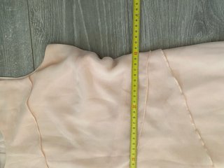 Vestido rosa con capas de gasa