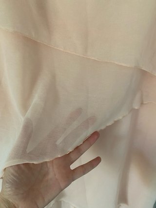 Vestido rosa con capas de gasa