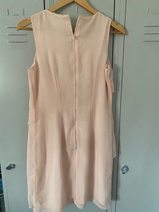 Vestido rosa con capas de gasa