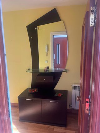 Mueble de entrada con espejo y cajones