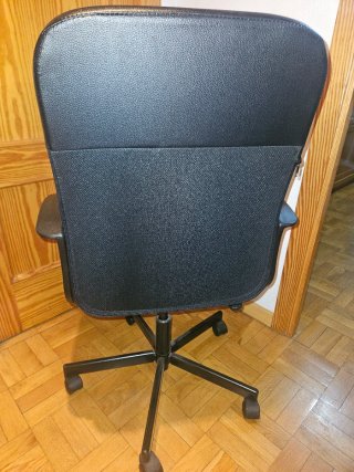 Silla de oficina Ikea negra. Poco uso, como nueva.