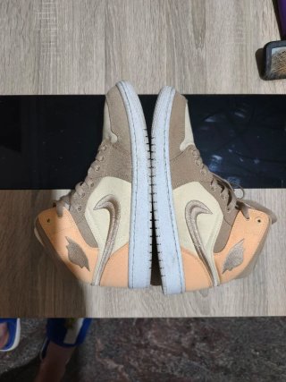 Nike Air Jordan 1 Mid Beige/Naranja