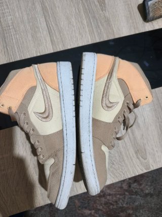 Nike Air Jordan 1 Mid Beige/Naranja