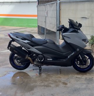 Tmax 560 Icon Grey 2022 Extras Akrapovic