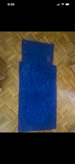 Mochila de felpa azul y naranja