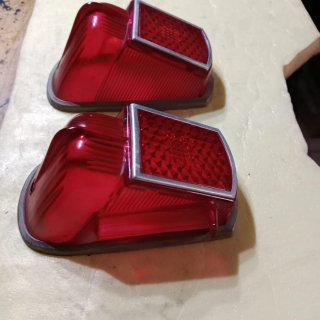 Pilotos traseros clásicos rojos
