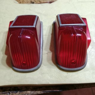 Pilotos traseros clásicos rojos