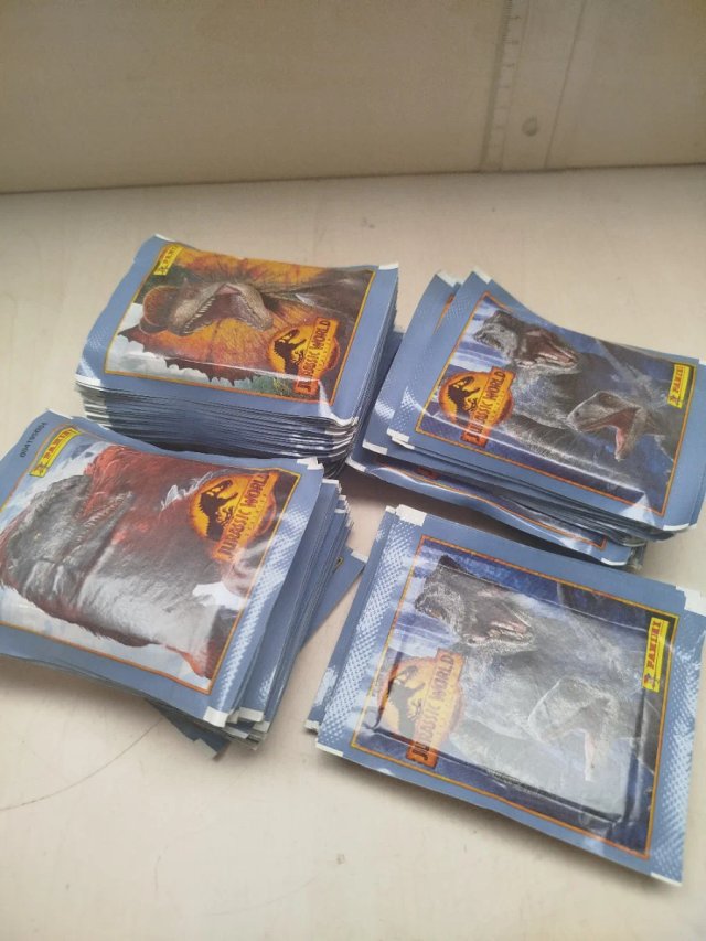 Lote 125 sobres Jurassic World para pires