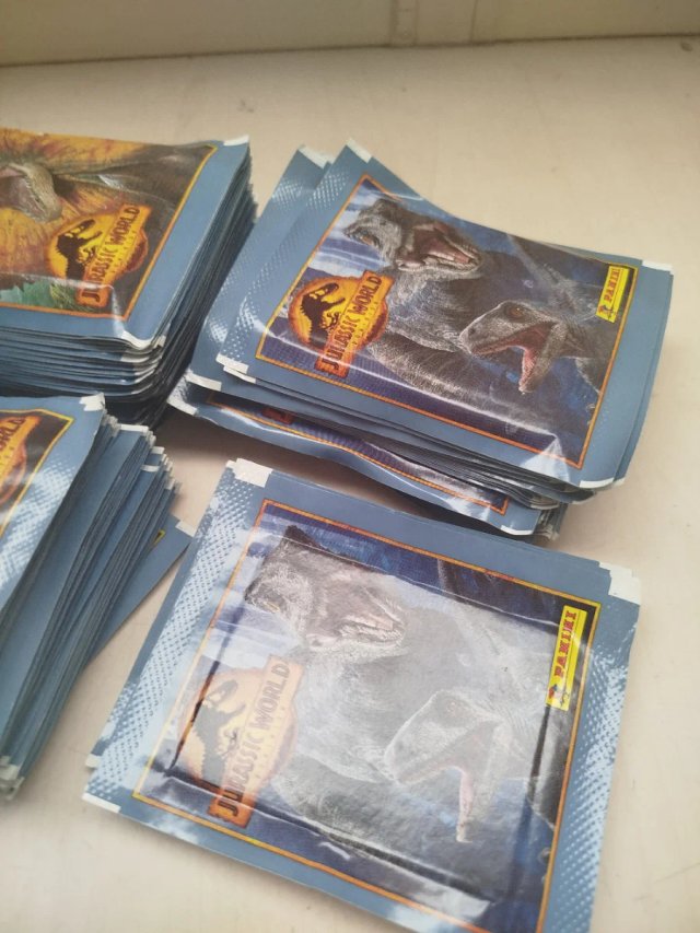 Lote 125 sobres Jurassic World para pires