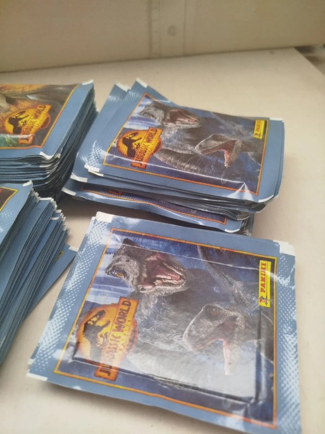 Lote 125 sobres Jurassic World para pires