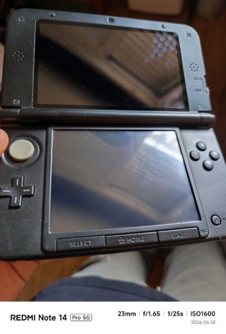 Nintendo 3DS XL con caricatore e stilo