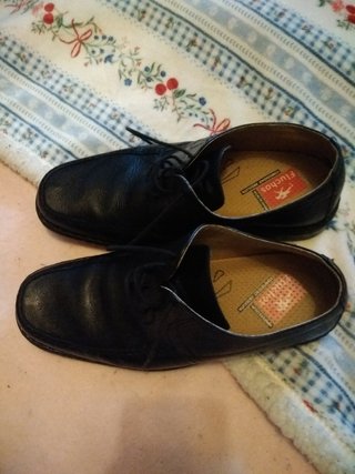 Sapatos masculinos pretos de couro