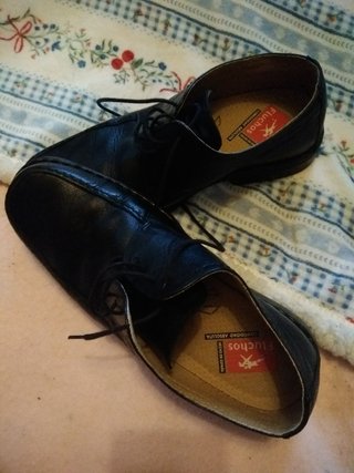 Sapatos masculinos pretos de couro