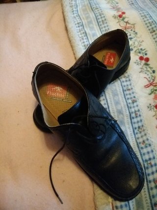 Sapatos masculinos pretos de couro