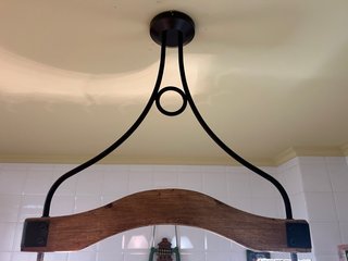 Lámpara madera y forja con tulipas tela