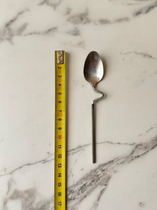 Juego de 4 cucharas de metal cromado de diseño