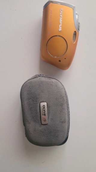 Lote 2 Fotocamere Digitali Casio e Olympus