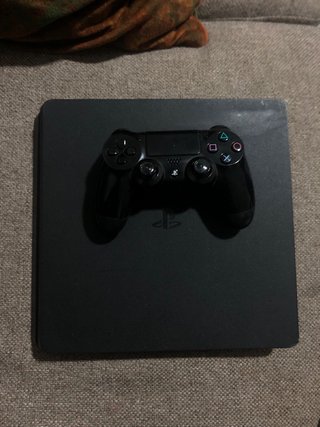 PS4 Slim Negra (precio negociable)