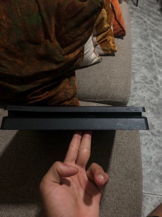PS4 Slim Negra (precio negociable)