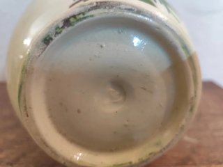 Jarrón de cerámica pintado a mano