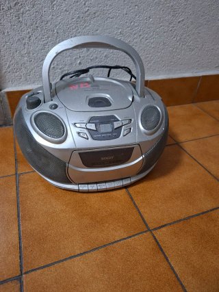 Radio SOGO Plata y Negro