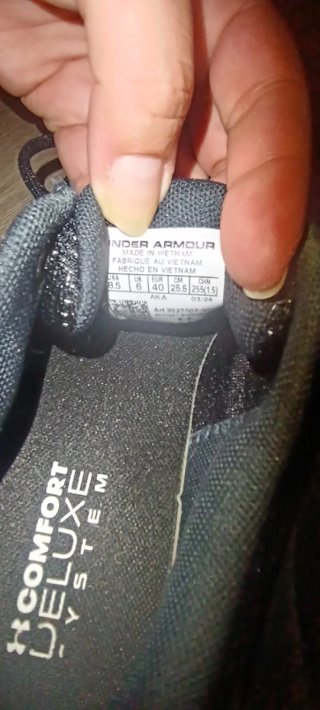 Deportivas Under Armour Negras y Blancas