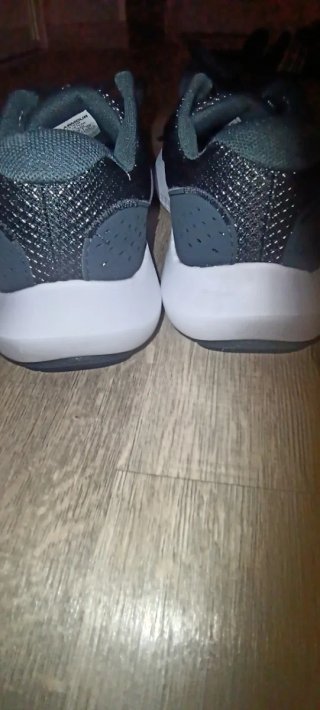 Deportivas Under Armour Negras y Blancas