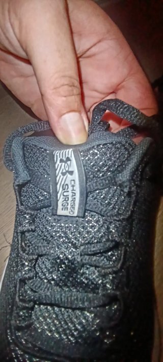 Deportivas Under Armour Negras y Blancas