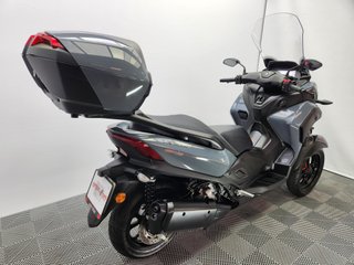 YAMAHA TRICITY 300 2024 2509 kms.