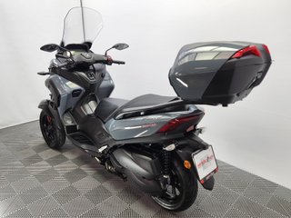 YAMAHA TRICITY 300 2024 2509 kms.
