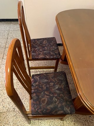 Mesa de comedor con 4 sillas