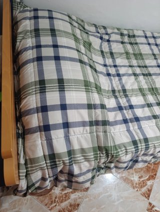 Cama de madera con cajones