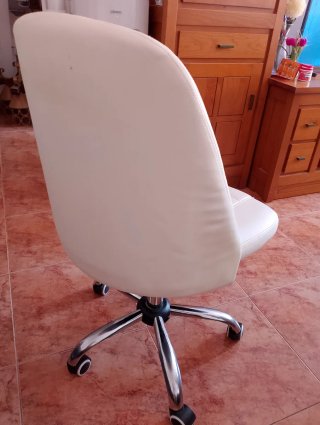 Silla giratoria blanca